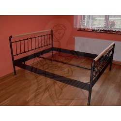 Ručně kovaná postel se dřevem AJA